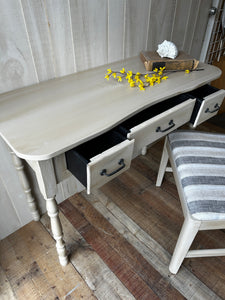 Vintage painted kidney shaped table, Scranberry Coop location